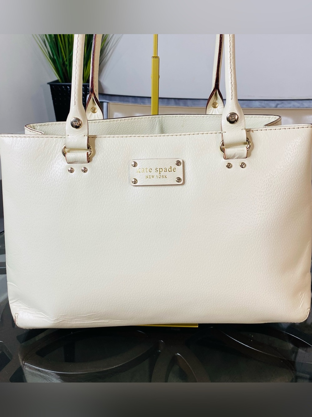 Kate Spade Wellesley Quinn Medium Tote Bag Off White Cream Leather Gold Hardware - Picture 2 of 8